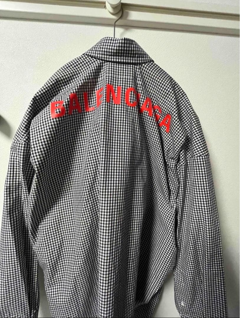 最終お値下げ　バレンシアガ　ロゴ入りシャツ