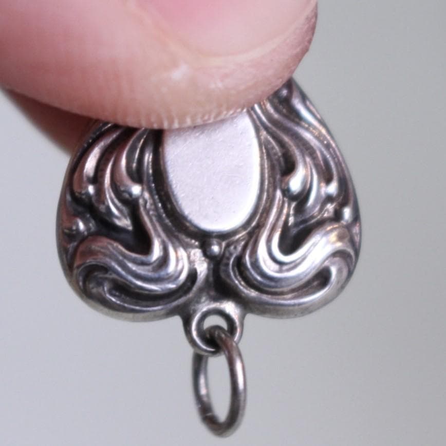 30s　スウィートハートジュエリー　WW2　シルバー　チャーム　渦巻　波