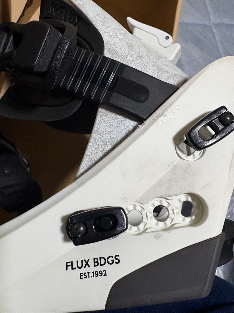 FLUX F23CVSW スノーボードビンディング S ホワイト
