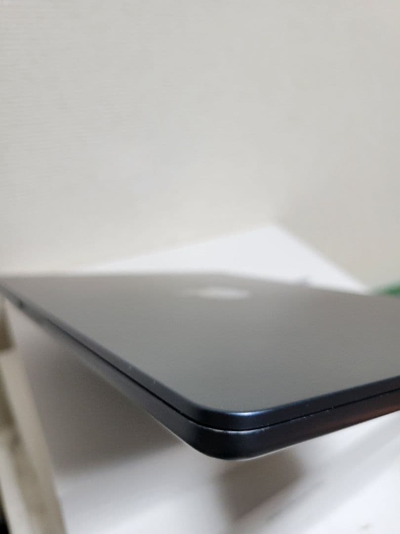 Apple MacBook Air (M2, 2022) 本体