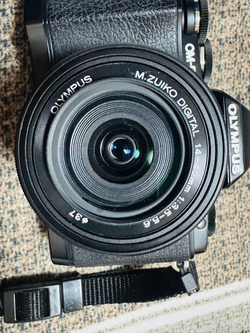 Olympus ミラーレス一眼カメラ 交換レンズ付き