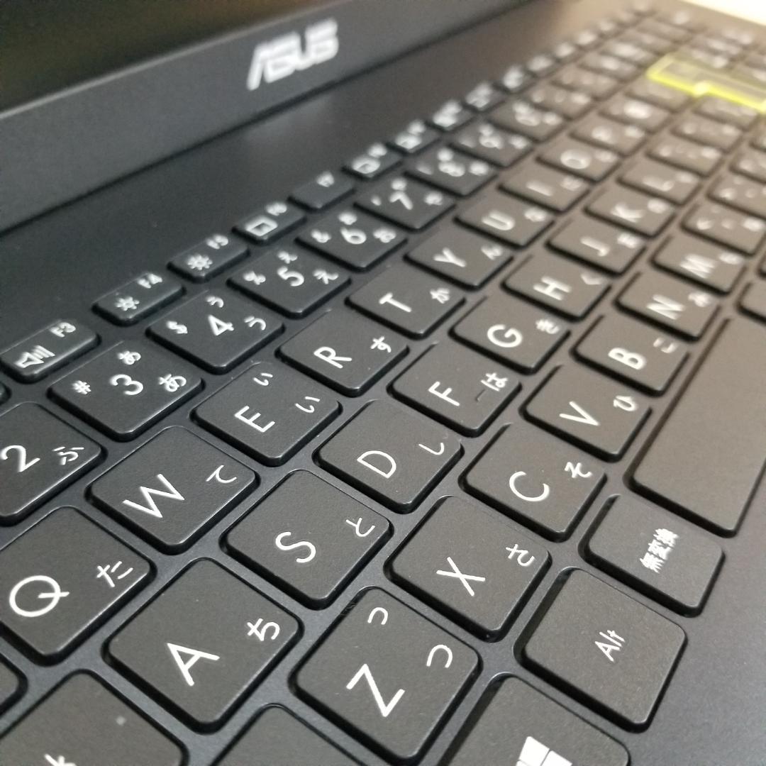 2022年モデル 第９世代 SSD美品ノートPC ASUS (E1158)