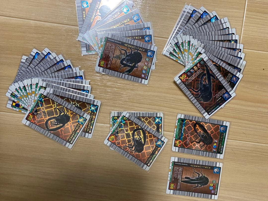 巻*様 最終値下げ！ムシキング420枚まとめ売り　キラ303枚　その他117枚ノ