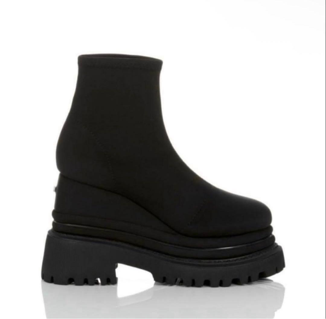 靴 YELLO TOKYO BLACK WEDGE HEEL SHORT BOOTS