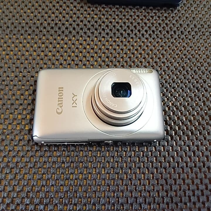 Canon IXY 400F コンパクトデジタルカメラ シルバー　中古品