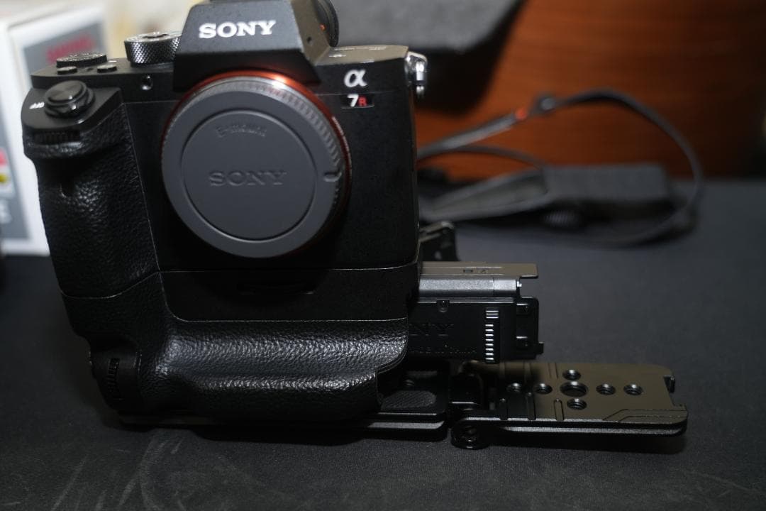 α7Rii ＋SamyangAF24f2.8mm 縦グリップ