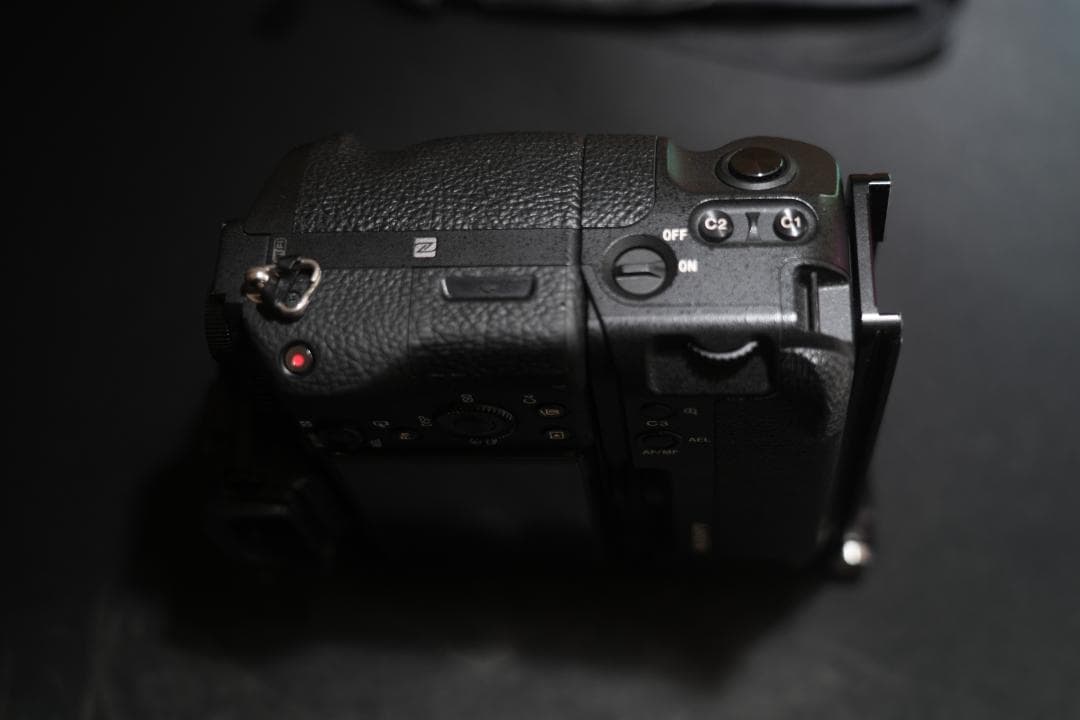 α7Rii ＋SamyangAF24f2.8mm 縦グリップ