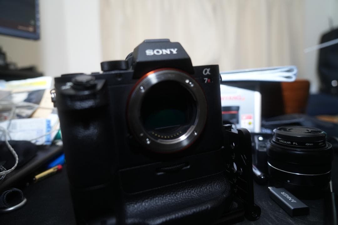 α7Rii ＋SamyangAF24f2.8mm 縦グリップ