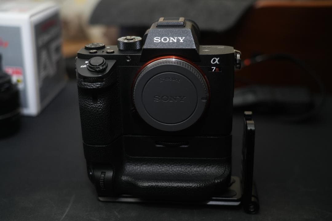 α7Rii ＋SamyangAF24f2.8mm 縦グリップ