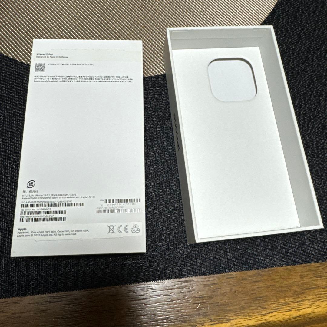 iPhone 15 Pro ブラックチタニウム　128GB 美品