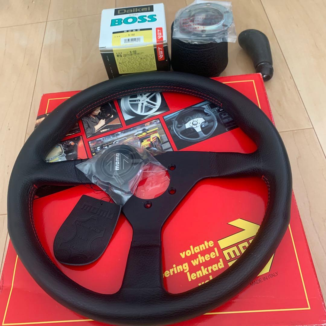 新品未使用MOMO ステアリングホイール 黒 DaikeiSTEEL BOSS