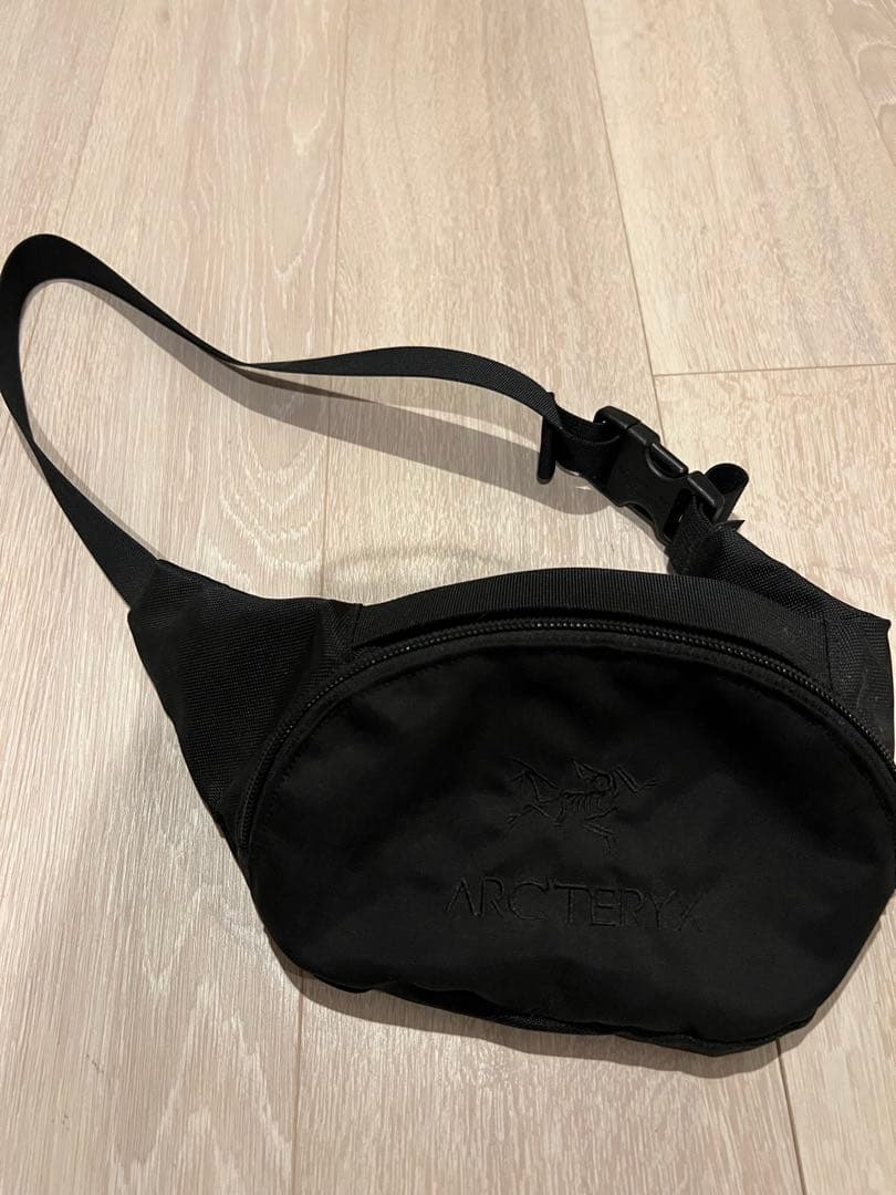 【新品】ARC'TERYX BEAMSコラボ　ボディバッグ色違い計２品