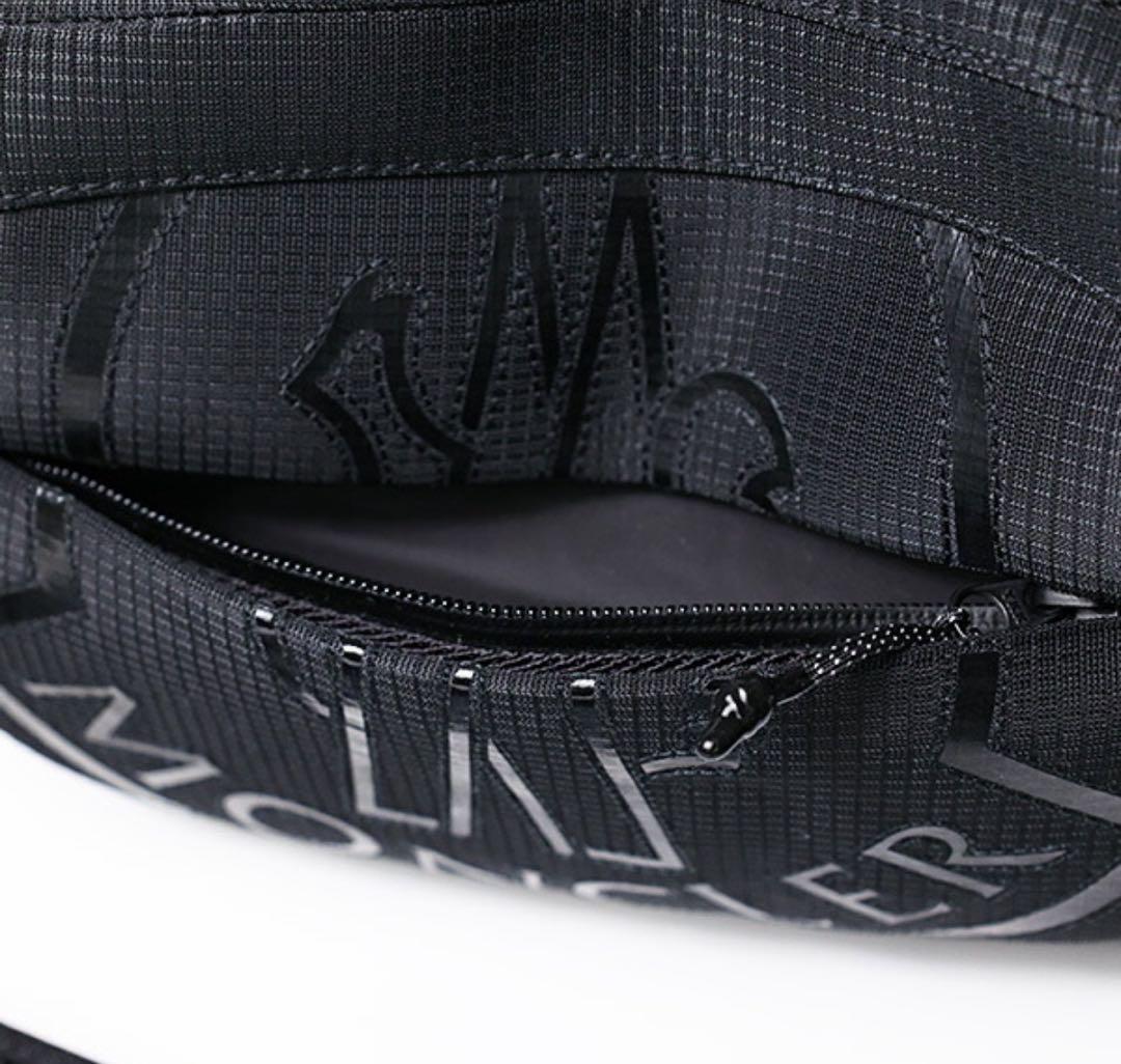 てつりんですモンクレール Cut Cross Body Bag