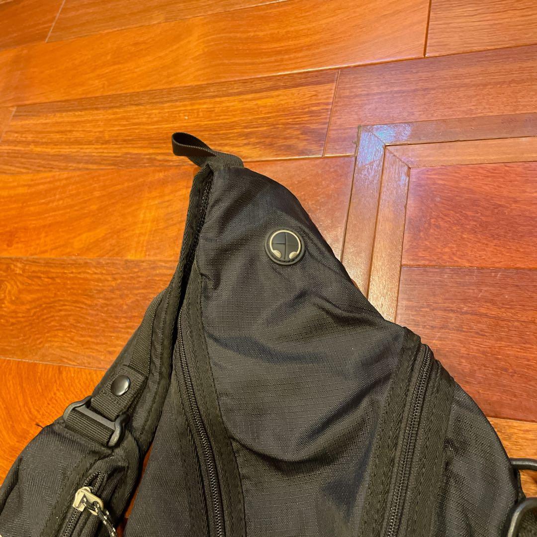 Coleman ワンショルダー ブラック y2k ナイロン コールマン 黒 刺繍