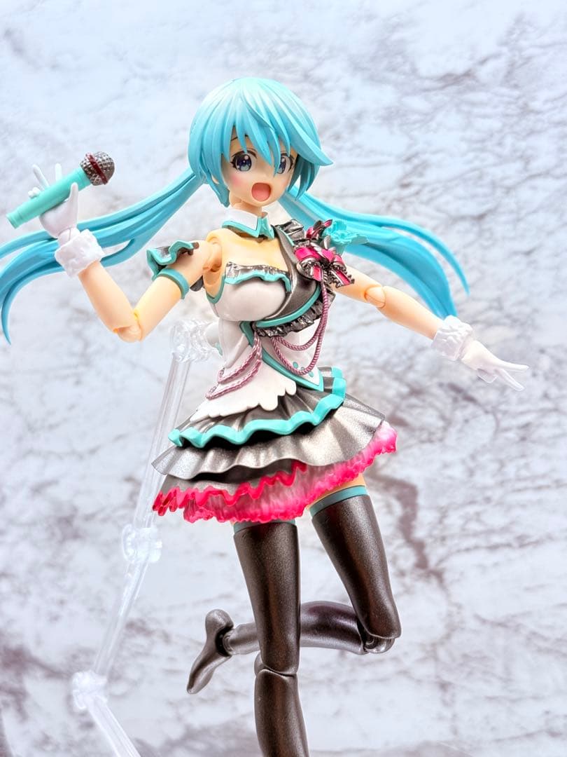 づ*し様 30ms 初音ミクっぽく　全塗装完成品