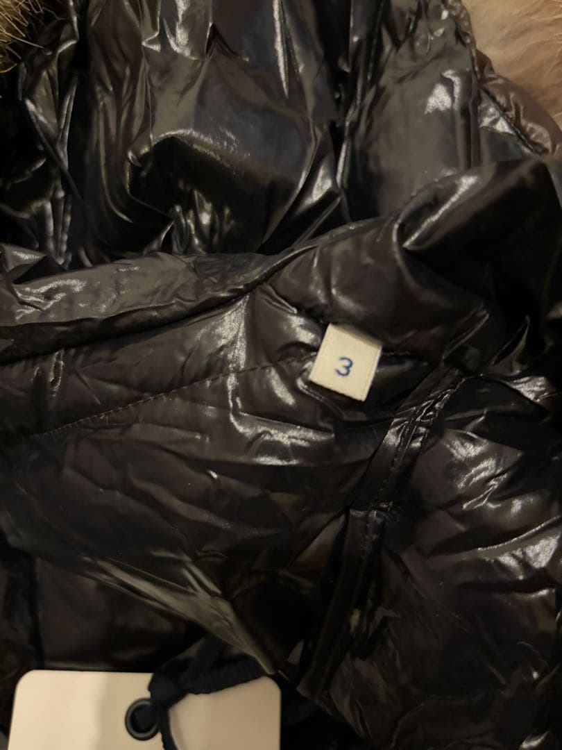 ファー付きダークブラウンロングダウンジャケット　モンクレール