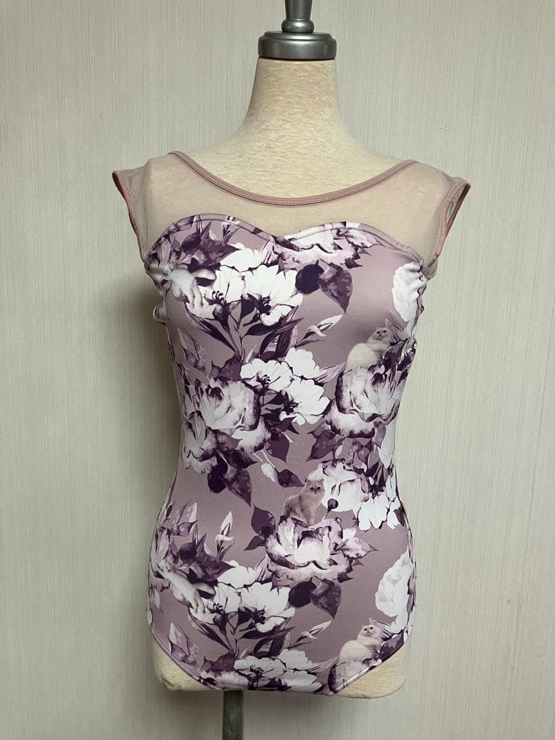 ウノアの猫柄レオタード