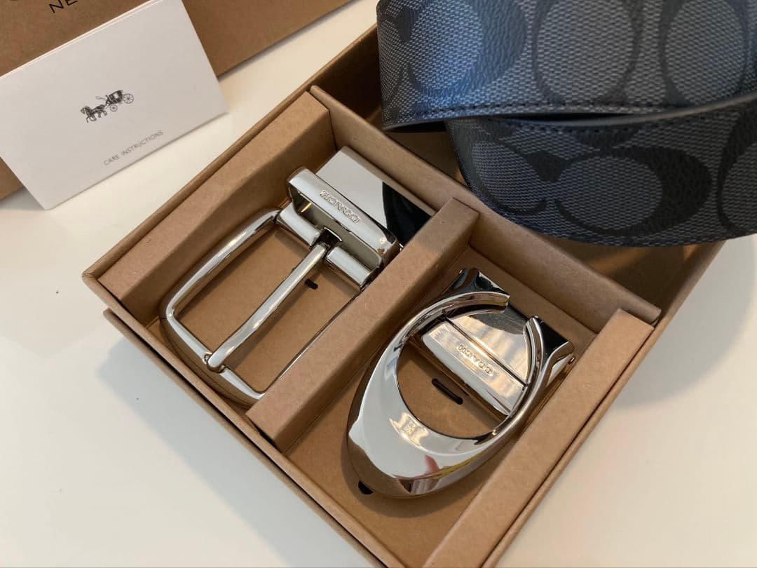 SALE♪コーチ　新品　シルバーバックル回転　リバーシブルシグネチャーベルト