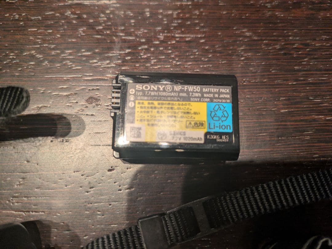 【美品】SONY ミラーレス一眼カメラ　NEX-5R NP-FW50