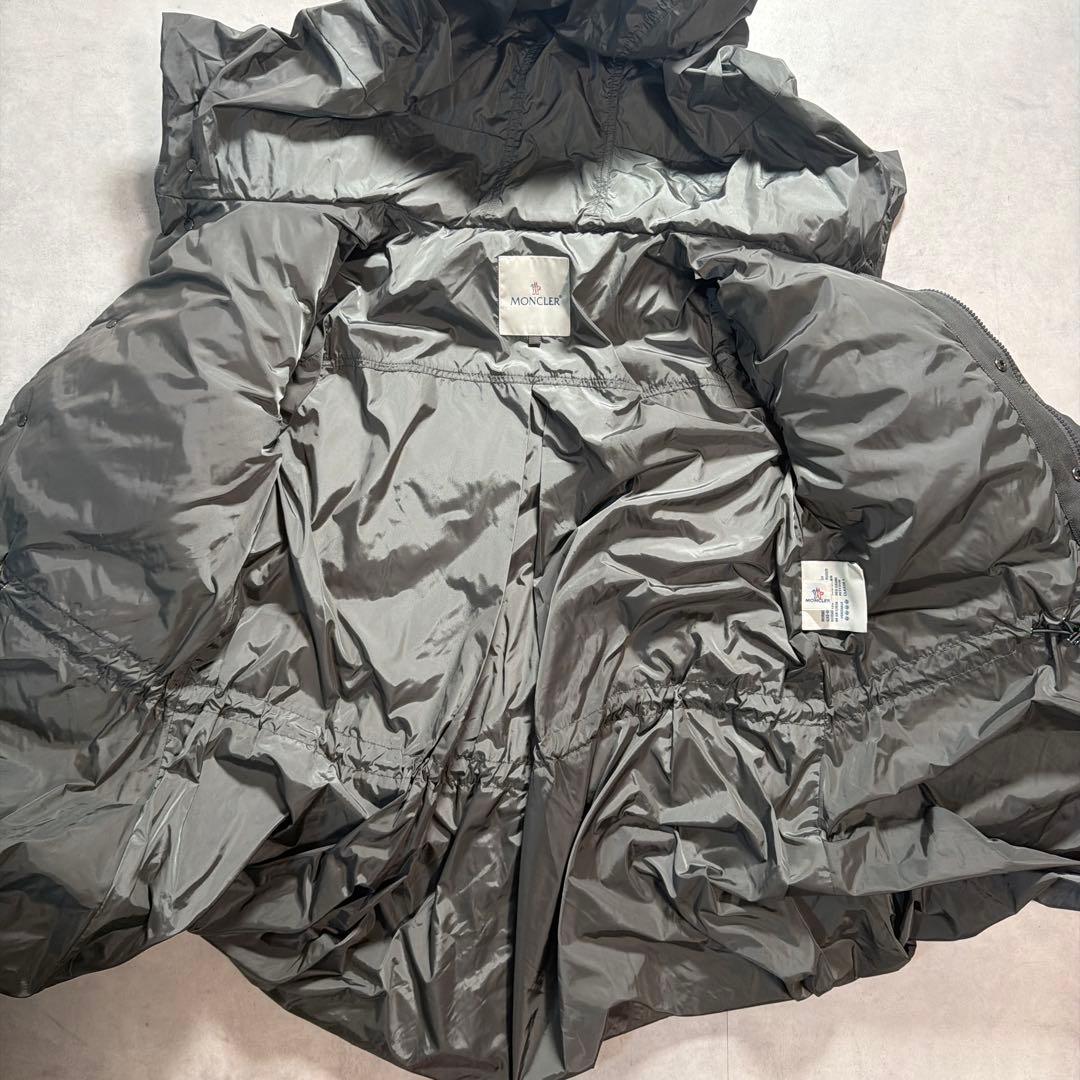 MONCLER モンクレール ダウンジャケット ワッペン フリル グレー フード
