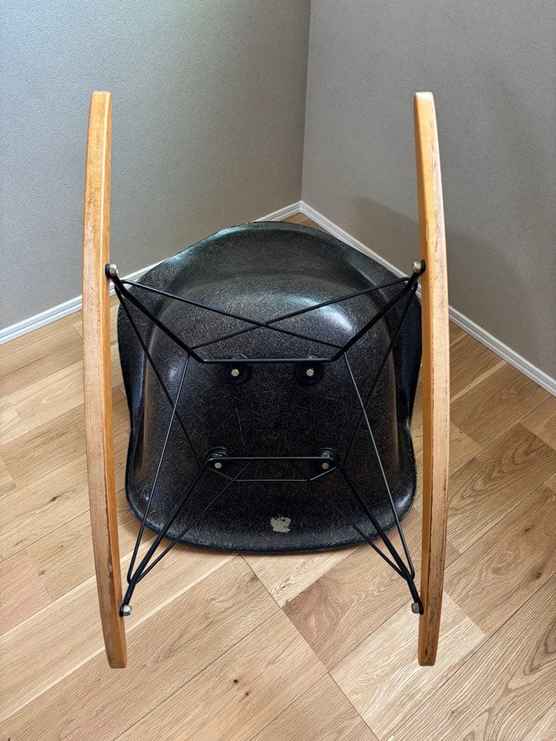 ハーマンミラーイームズアームシェルチェア　ロッカーベース