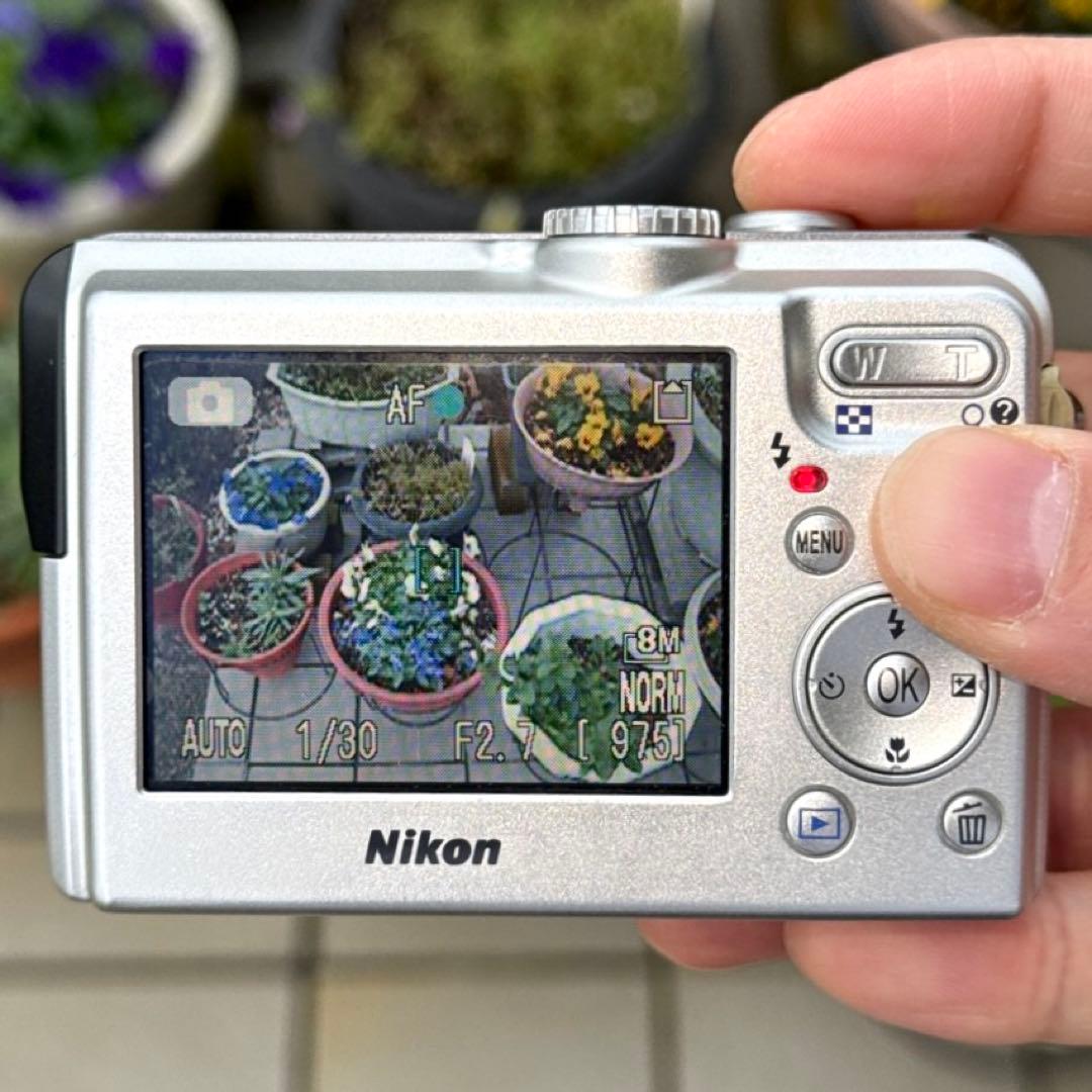 ☆動作OK Nikon coolpix P1 バッテリー&充電器&SDカード付き
