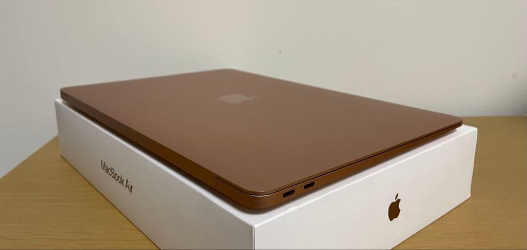 美品 MacBook Air M1チップ 充電数27回『容量100％』