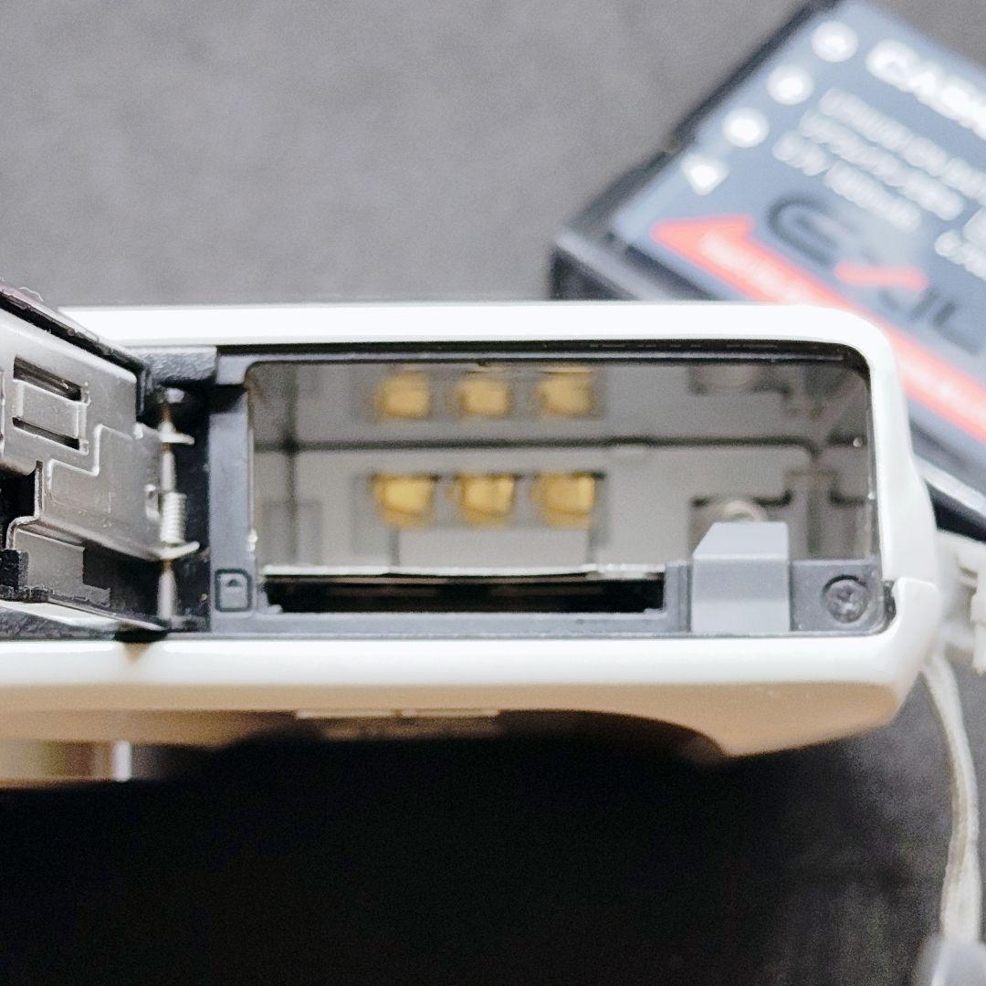 【レア ビックロ限定】CASIO EXILIM EX-ZR400 ホワイト