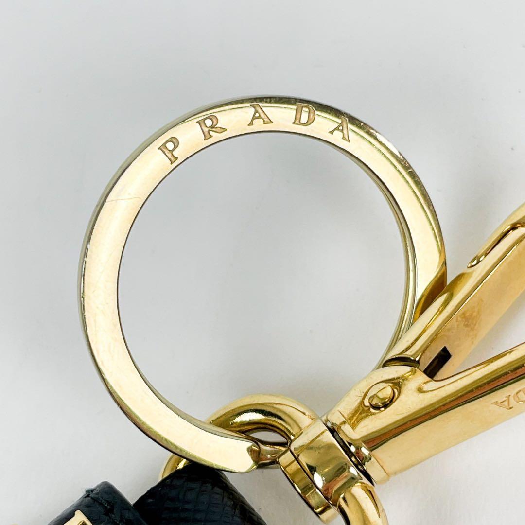 未使用級 プラダ サフィアーノ 三角プレート ゴールド金具