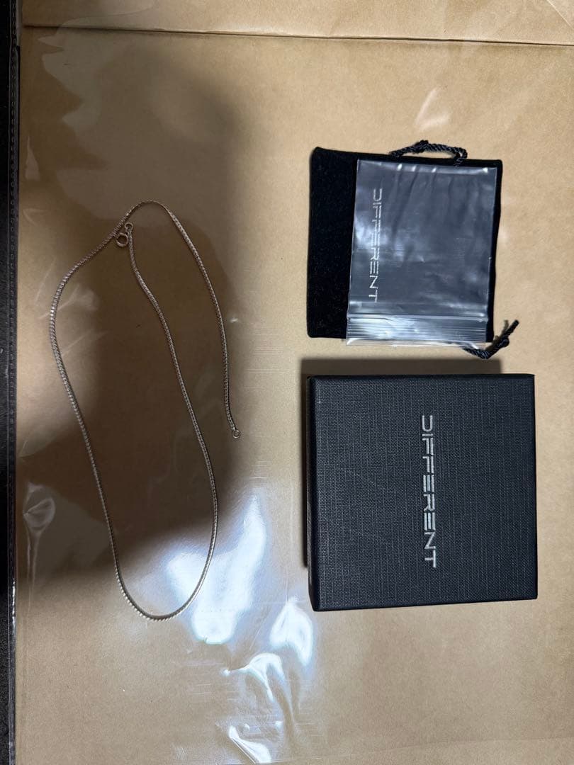 DIFFERENT シルバーネックレス