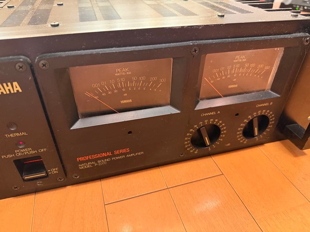 YAMAHA P-2200 パワーアンプ　動作良好