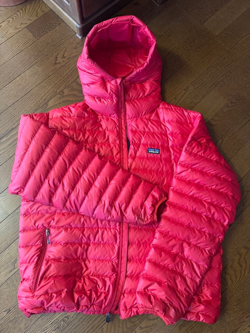 神サイズパタゴニアダウンセーターフーディ　ダウンジャケットフード　赤　XL