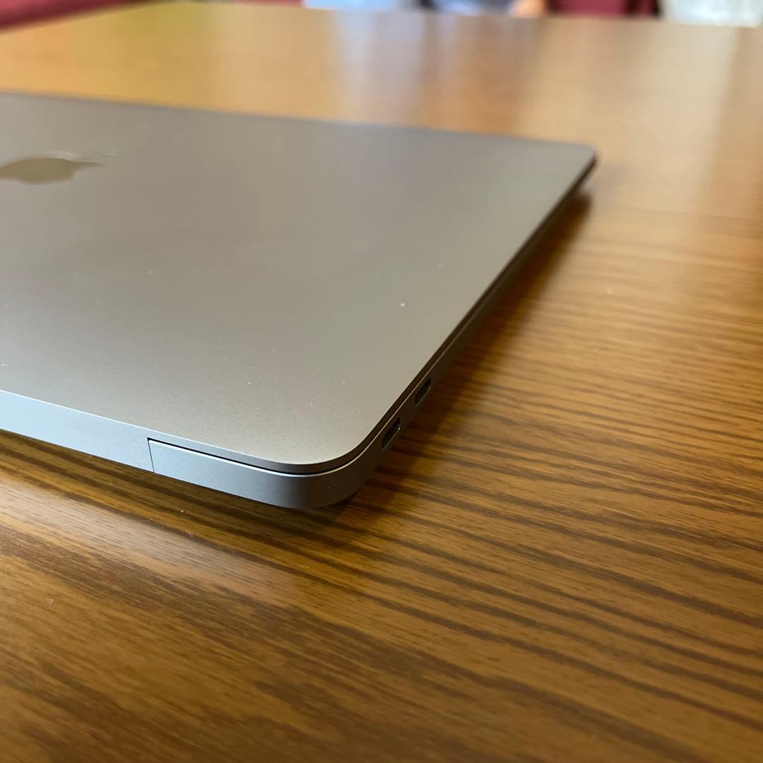 MacBook Air M1 2020年(バッテリー96%)