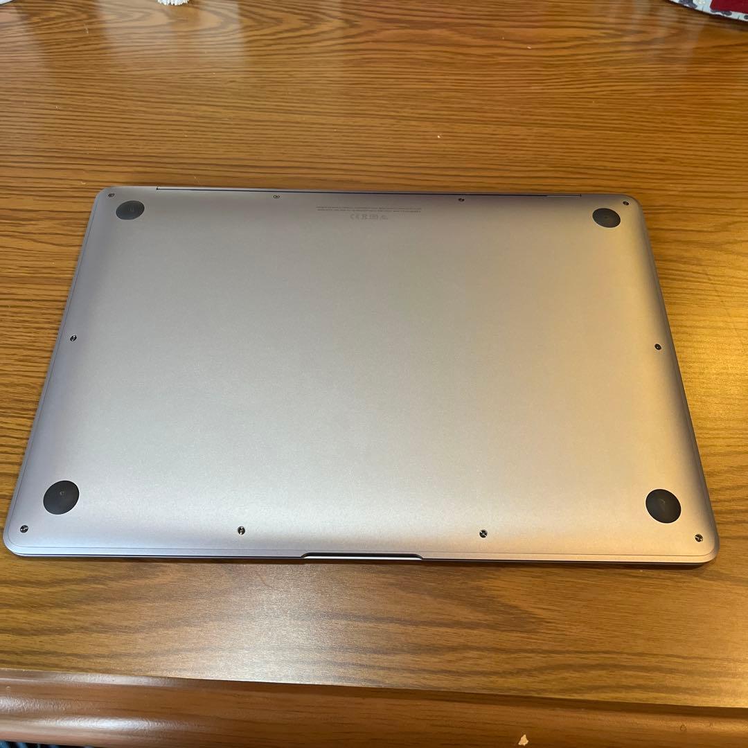 MacBook Air M1 2020年(バッテリー96%)