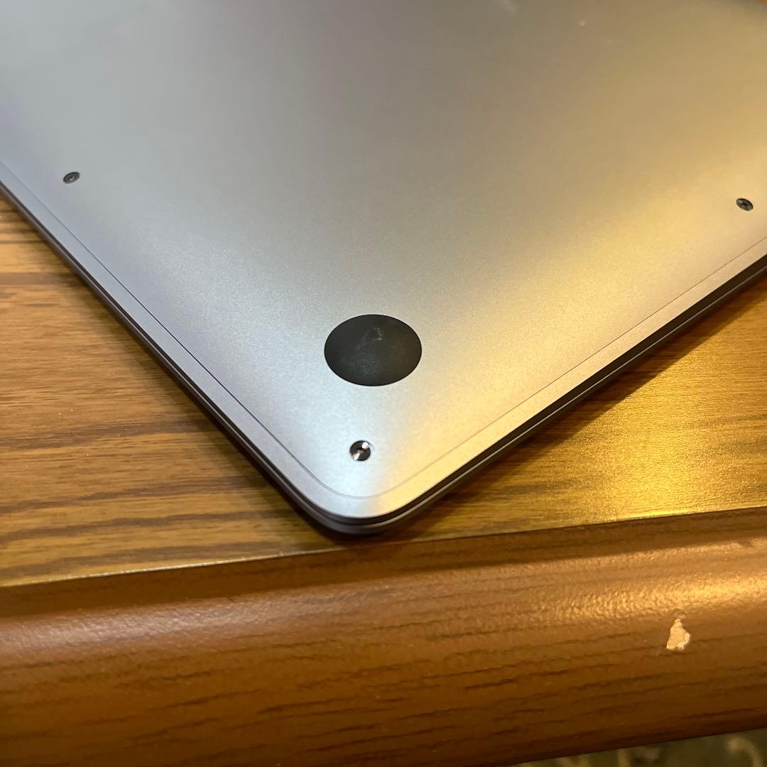 MacBook Air M1 2020年(バッテリー96%)