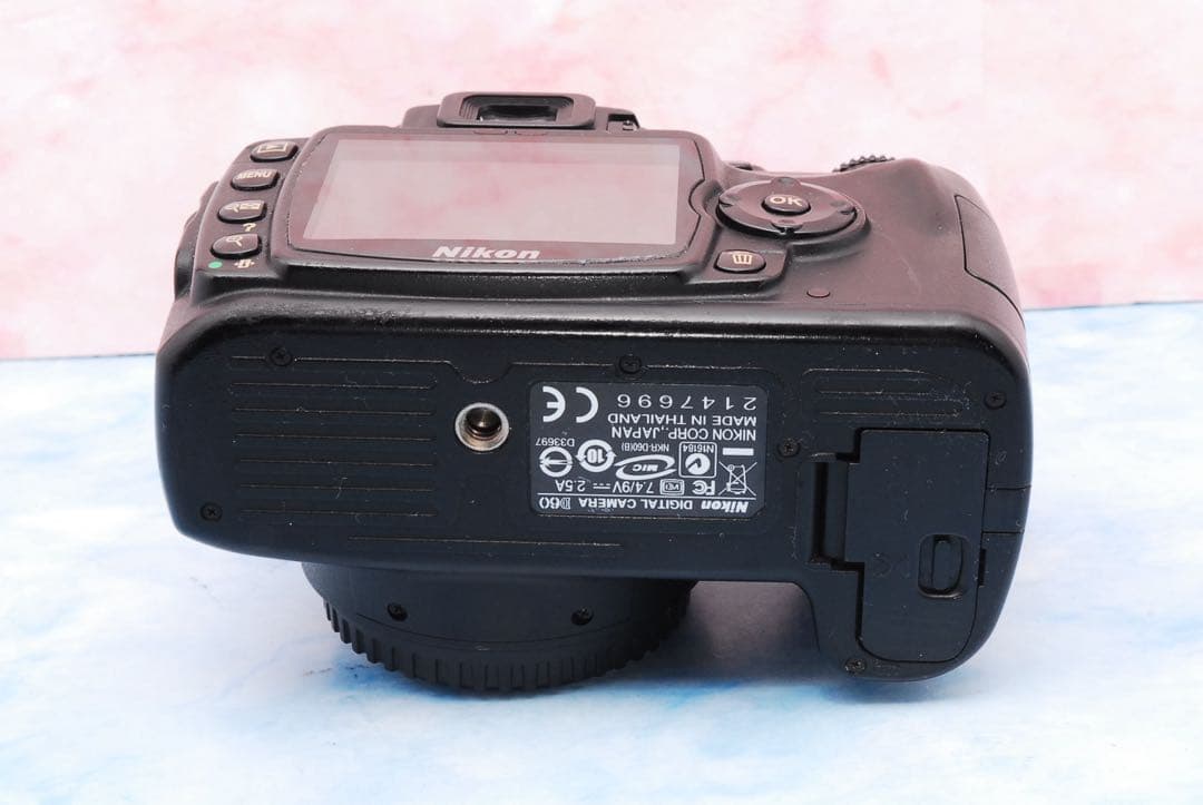 Nikon D60☆一眼レフカメラ☆入門機☆望遠レンズ付Wレンズ☆小型＆軽量