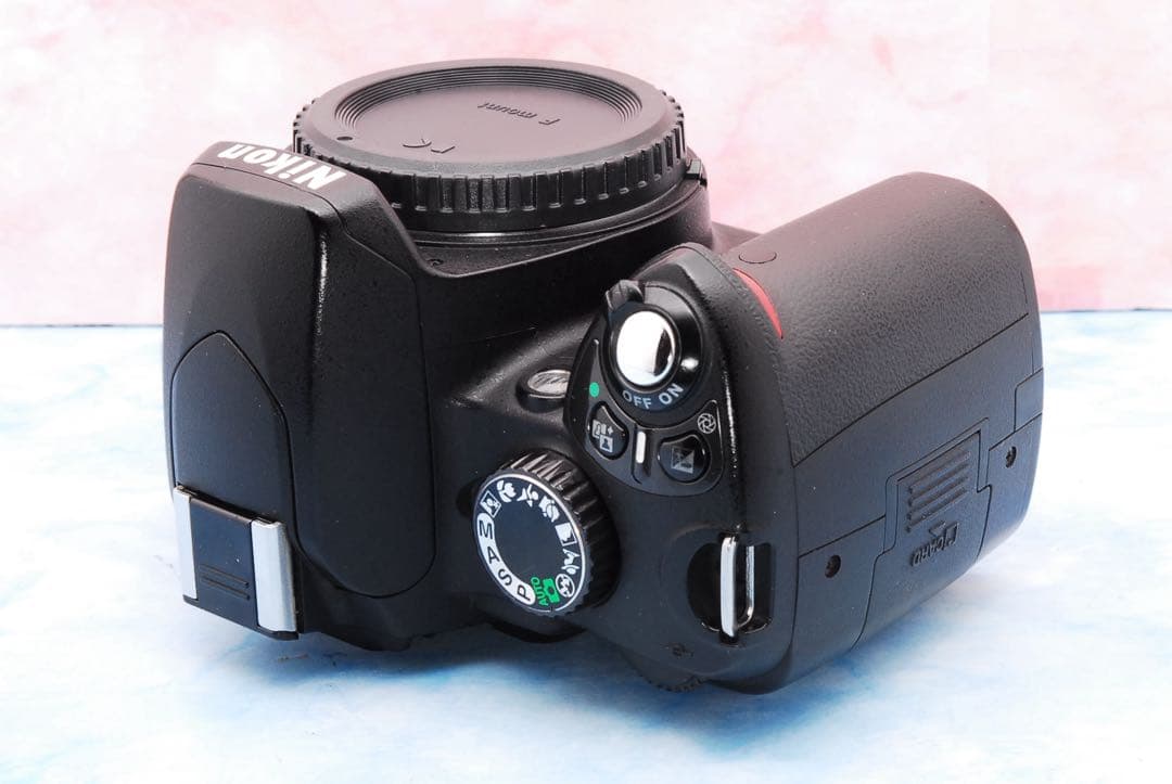 Nikon D60☆一眼レフカメラ☆入門機☆望遠レンズ付Wレンズ☆小型＆軽量