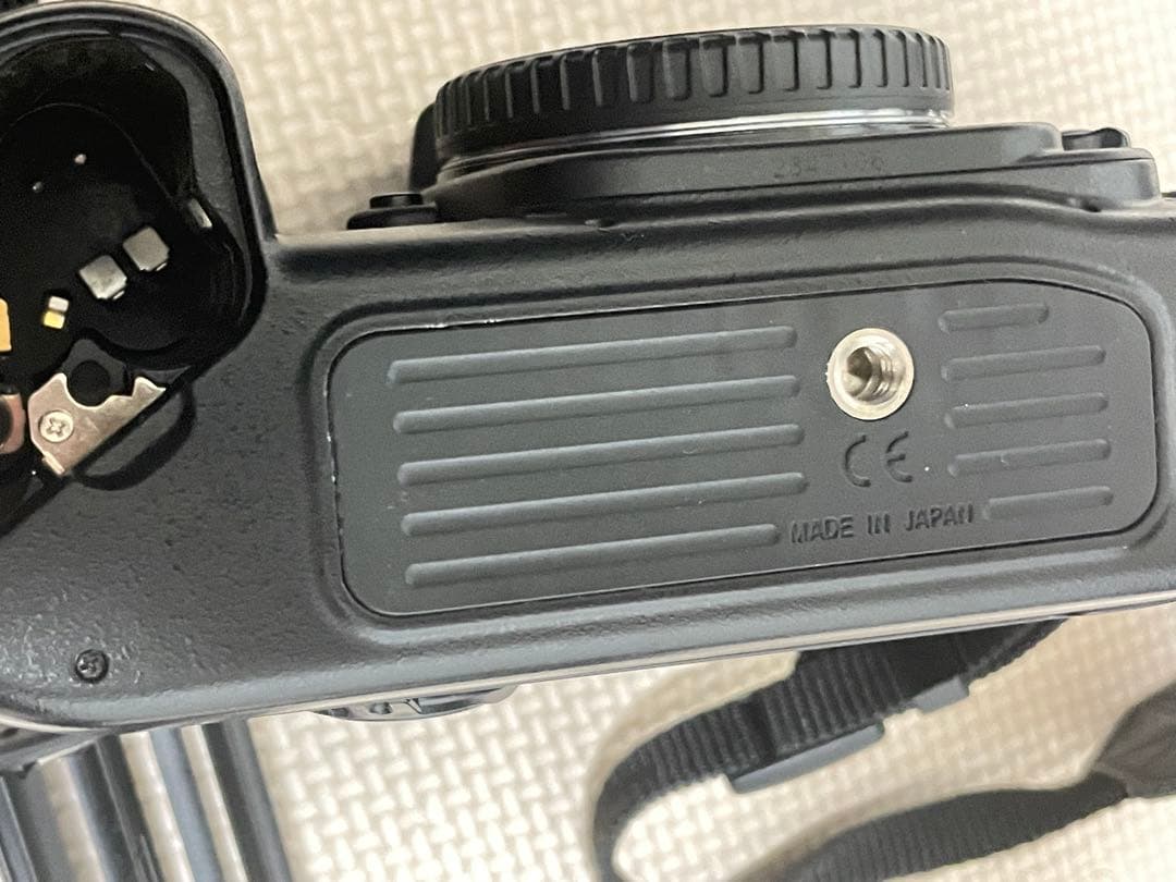 NIKON F１００ フィルムカメラ　バッテリーグリップ、ストラップ