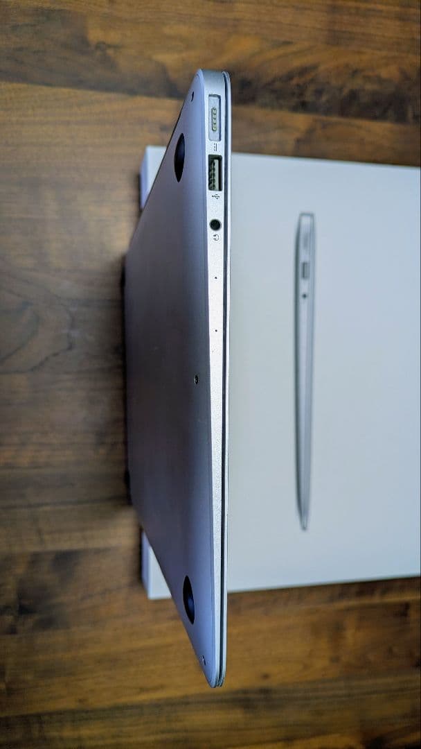 MacBook Air 13″ 2017 8GB/256GB 充放電 80回