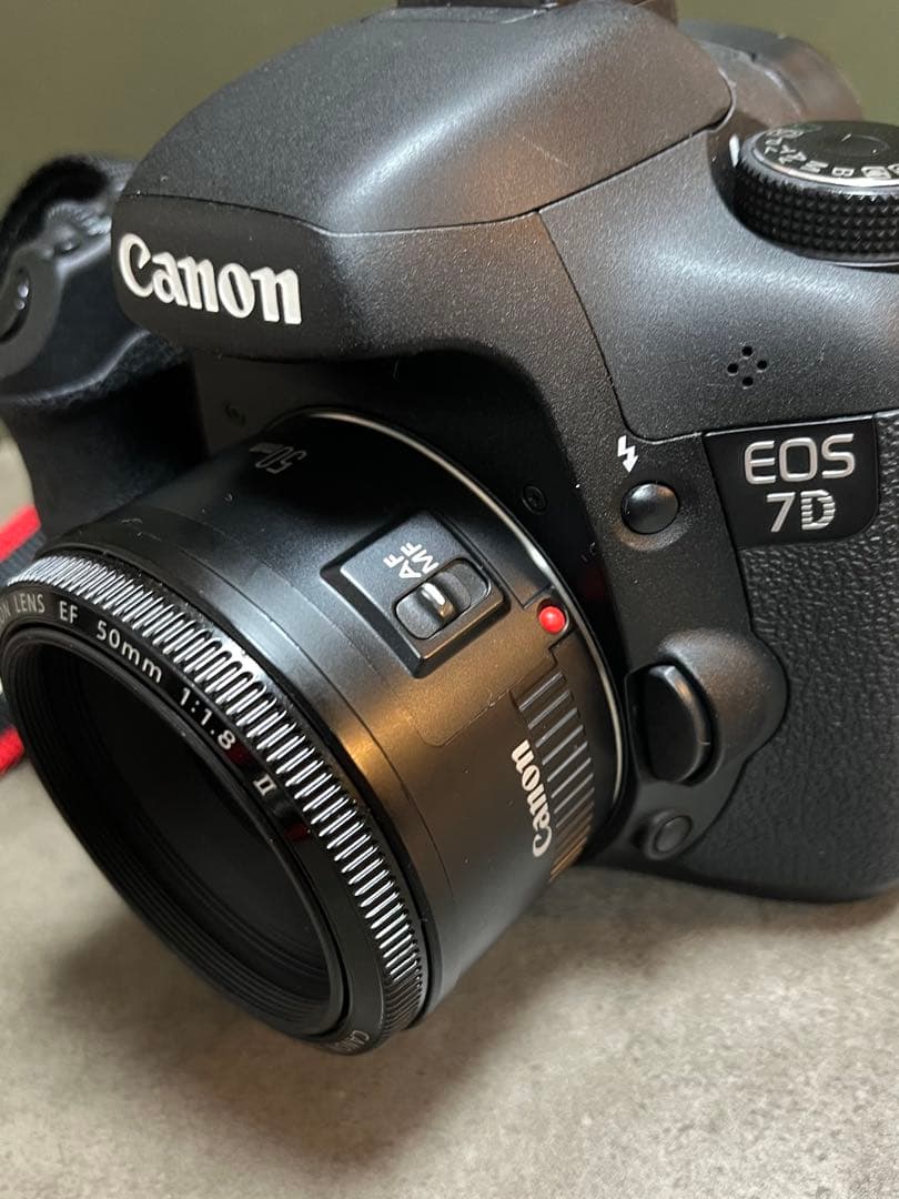 Canon EOS 7D 付属品完備 レンズ フラッシュカード２枚付き 美品