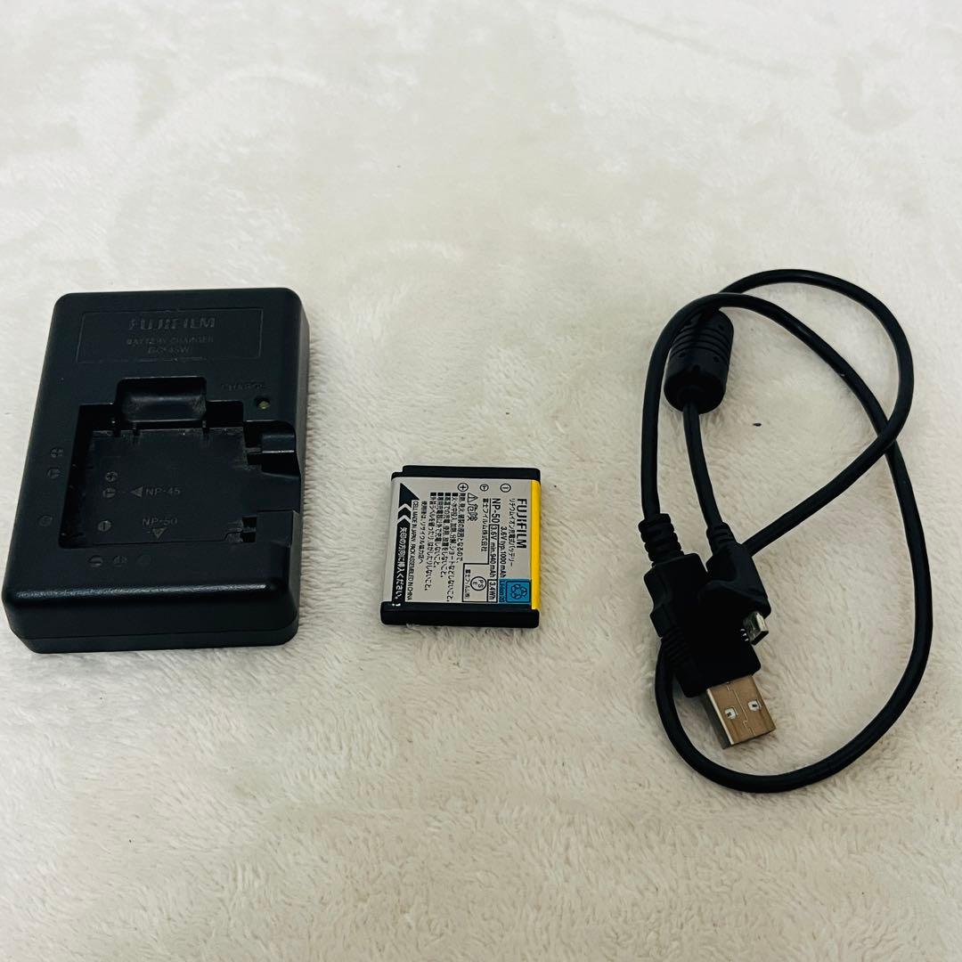 【良品】FUJIFILM FinePix F80 EXR シルバー 動作確認済