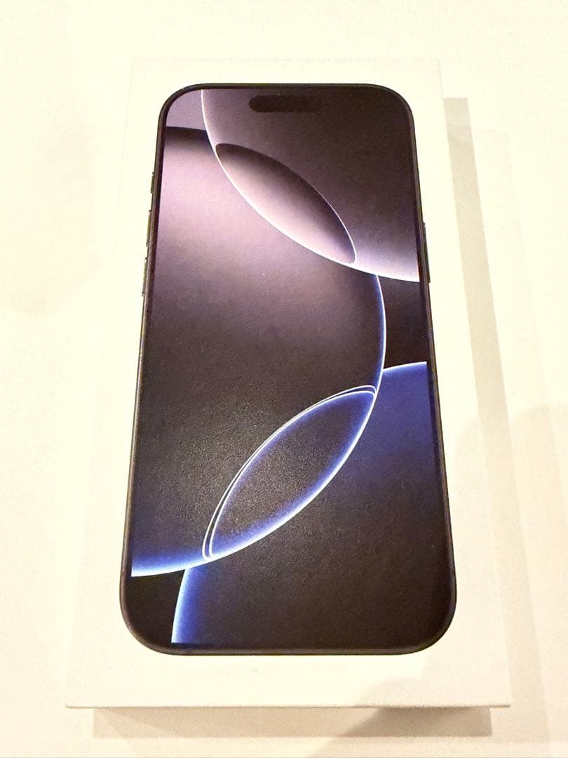 iPhone 16 Pro 256gb 画面上部小傷有り　ブラックチタン