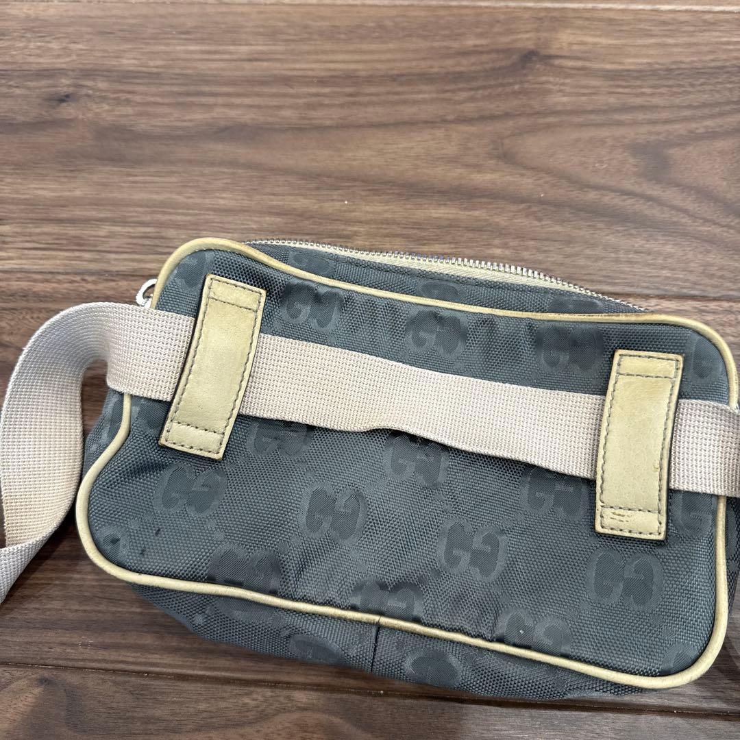 GUCCI ボディバッグ グレー