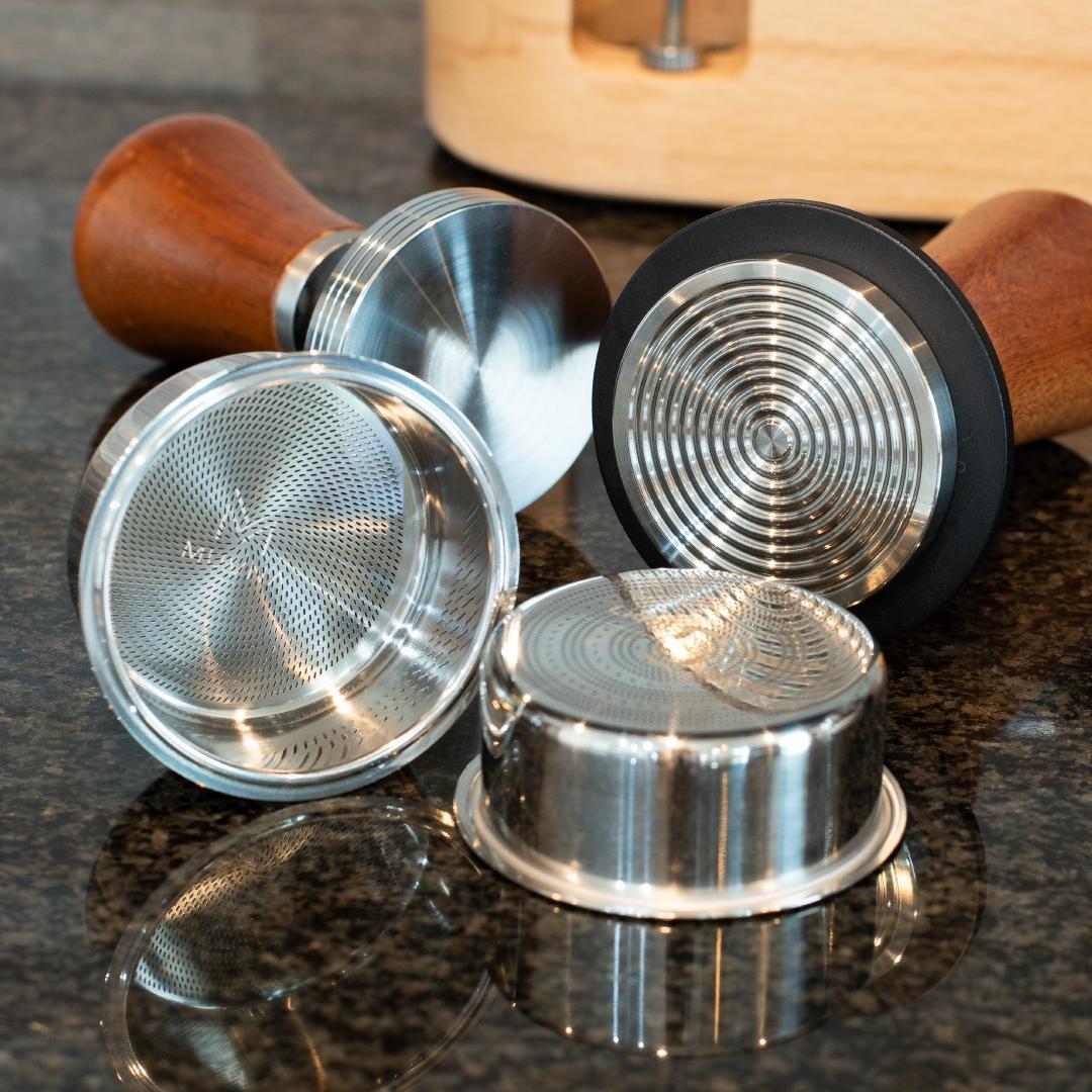 DeLonghi デロンギ デディカ EC680M エスプレッソマシン