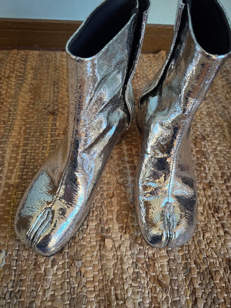 Maison Margielaメタリックシルバー Tabi