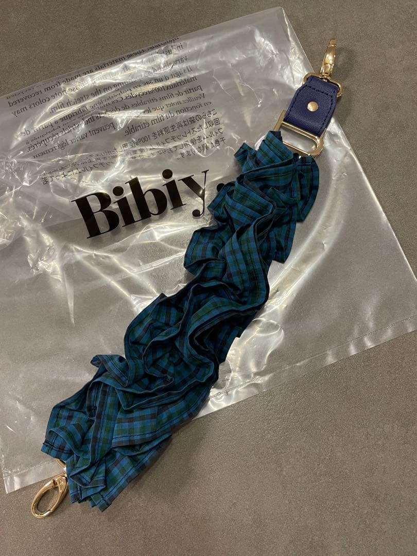 ファミリア bibiy コラボ フリル ストラップ