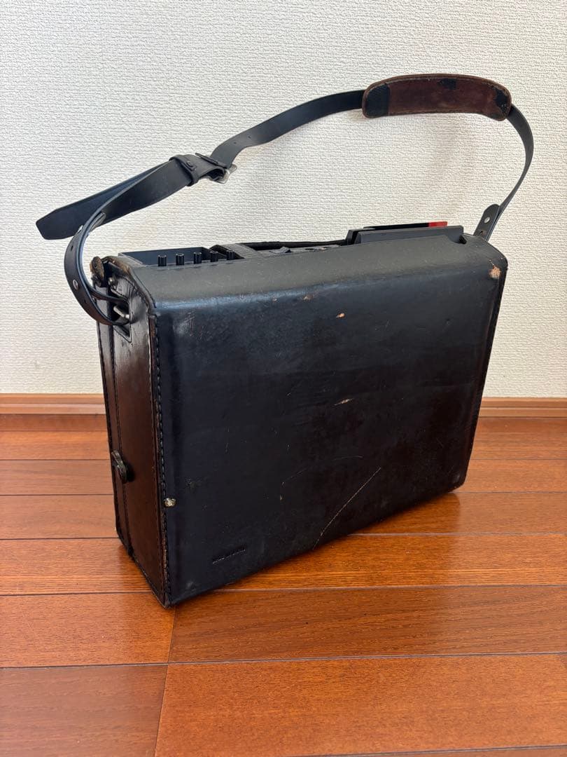 AKAI（アカイ）のポータブルビデオカメラとその関連機器一式 (ジャンク品)