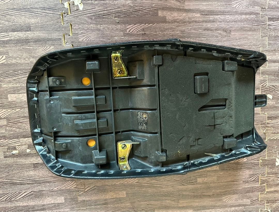 ゼファー750 ZEPHYR750 タックロールシート　カワサキ　シート