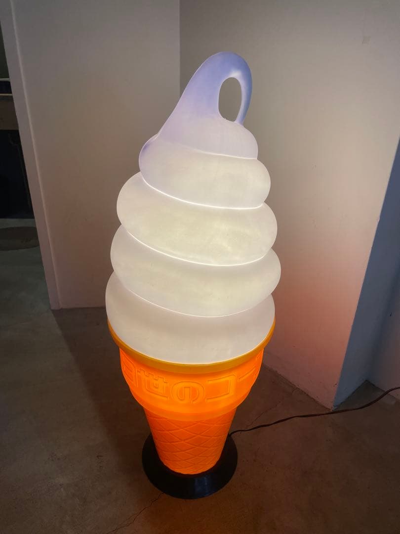 ソフトクリームライト 日世のコーン １メートル高さ