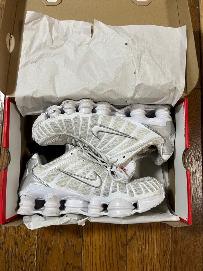 Nike Shox ホワイト/シルバー